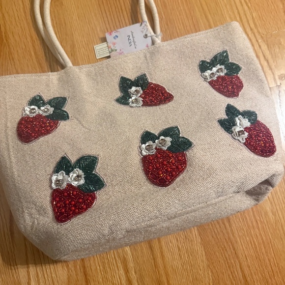 Viral Beaded Strawberry Tote Bag - Picture 2 of 8